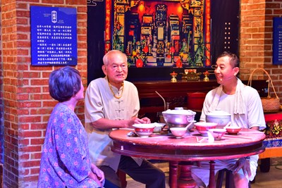 全劇以東勢文化園區環境劇場呈現