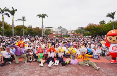 紙風車劇團熱力開演，四張犁公園化身野餐樂園，親子同樂Fun享北屯最Chill週末