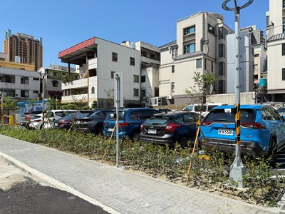 市府交通局導入景觀顧問投入停車場綠化改善，利用植栽、綠籬展現城市綠意_0