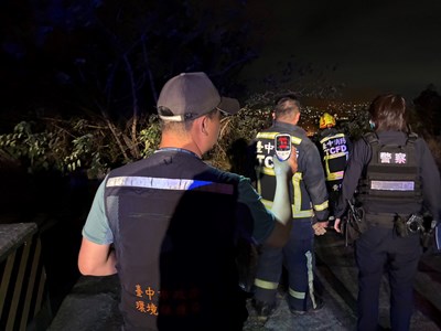 台中市龍井區國道3號南下185K左側邊坡發生火警 消防局持續撲滅中 提醒附近居民加強自我防護