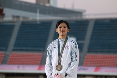 主照-許樂勇奪2025東京聽奧女子100公尺跨欄銀牌（運動部提供）