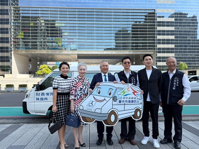 財鼎公司再添暖流  捐贈中市府第5輛復康巴士
