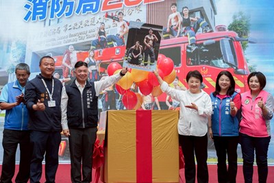 2026消防形象月曆亮相！搜救犬也入鏡  盧市長：讓城市英雄被看見