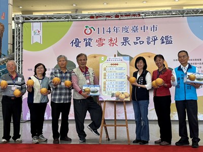 立法院副院長江啟臣服務處羅益奇特助、農業局黃主任秘書與評審委員合照_0