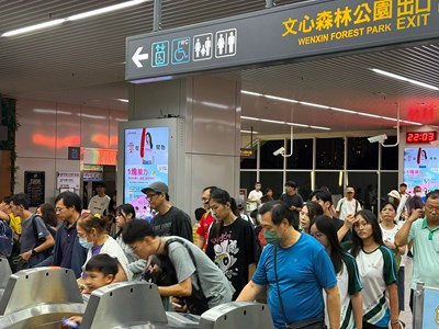 搭乘捷運成為市民日常，中捷運量節節升高。