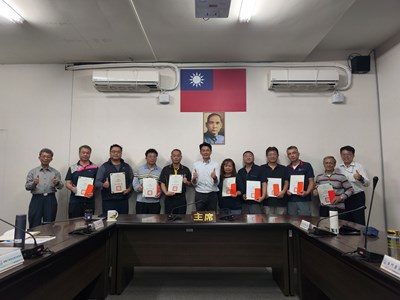 中市交通局頒發計程車駕駛人及子女獎學金，鼓勵向學發揮所長