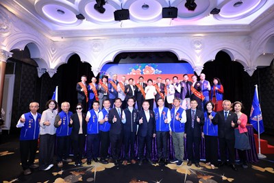 台中市張廖簡宗親會今（6）日舉行40週年慶祝典禮，市長盧秀燕親臨致賀