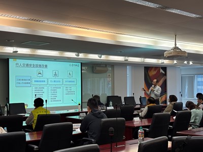 市府為因應「行人交通安全設施條例」推動行人友善區，並舉辦說明會與替方交流_0