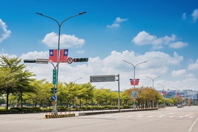 01-迎接2026新年序幕！臺中國旗旗海齊揚 行憲紀念日、元旦雙節同慶　城市風貌煥然一新