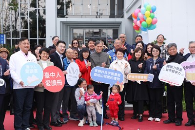 獻給市民「愛的禮物」！東勢許良宇圖書館