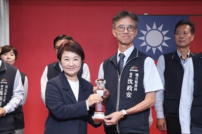 全國首創「車輛回收即時查欠稅及退稅服務，台中地稅局勇奪市府廉能透明獎特優