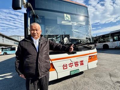 台中客運駕駛謝竣吉說，公車四通八達，人生也不是只有一條路可以走。_0