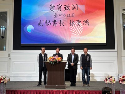 林育鴻副秘書長代表盧市長出席致詞