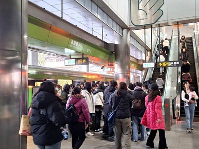 參加資訊盃馬拉松的民眾可搭乘捷運至高鐵台中站。