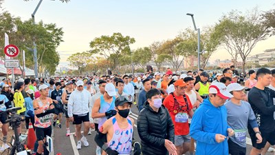 2026麗晨臺中國際馬拉松逾萬名國內外跑者奔馳國際認證賽道，展現臺中城市活力與運動能量。