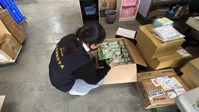 稽查人員查核產品標示