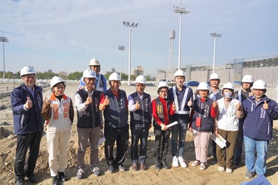 01-「全國首座」斥資15.2億台中國際足球園區成形！建設局長：進度達7成、力拼年底啟用_0