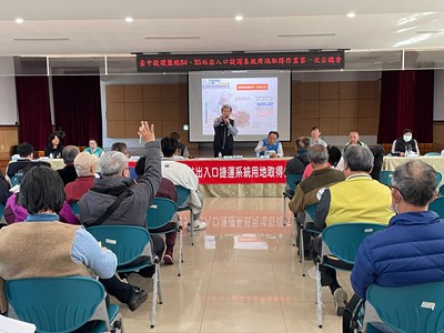 主持人現場徵詢民眾意見