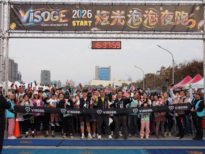 VISOGE炫光泡泡夜跑吸引逾五千名跑者與樂迷共襄盛舉。