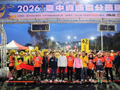 主照-第八屆資訊盃熱力登場，吸引近三千名跑者參與。