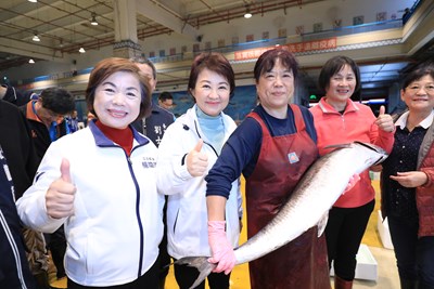 盧市長特別在清晨前往第一線-掌握實際價格與供貨狀況