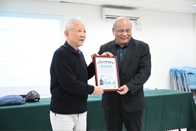 01科博館黃文山館長致贈曾志朗院士感謝狀_0