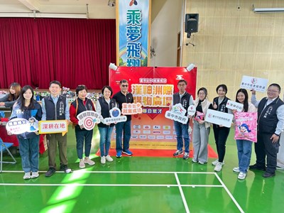 1150207-新聞稿照片-1-勞工局林局長及運動局長及北屯區多位里長與漢神購物中心代表合影預祝活動成功