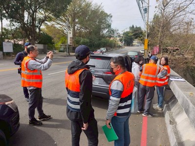 中市府於旅遊旺季跨局處聯合稽查白牌車維護乘客權益