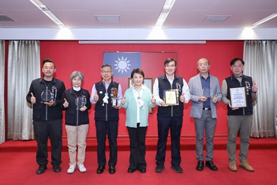 01-台中人本建設奪雙料「優等」！榮獲中央無障礙評鑑8大獎 建設局市政會議獻獎共享榮耀