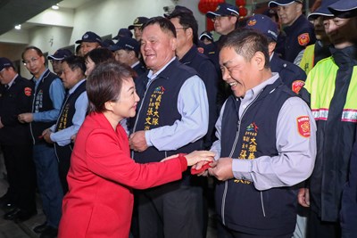 慰勞春安值勤！盧市長連訪三警局感謝城市英雄守護台中
