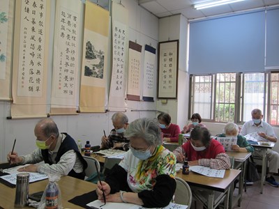 豐原區長青學苑蔡女士高齡90歲仍好學不倦