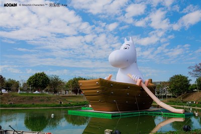 河畔奇航的划船姆明