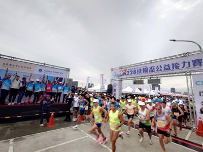 臺中新春路跑第一棒228扶輪盃今晨熱力起跑