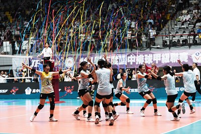 雙十女排勇奪隊史第10座冠軍金盃(高中體總提供)