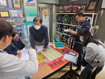 照片一-與事業單位說明市府實施聯合檢查緣由