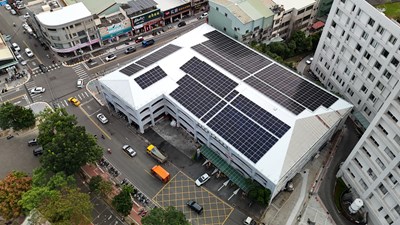 市府推動公有立體停車場加蓋太陽能光電棚架，遮陽避雨同時也綠電發電_0_0