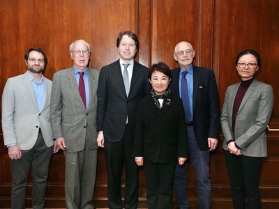 傅利曼(Joshua Freedman)研究員、前AIT主席薄瑞光(Raymond Burghardt)、石可為(David Sacks)亞洲事務研究員、盧秀燕市長、黎安友(Andrew J. Nathan)教授、林碧瑩(Bonny Lin)主任  (由左至右）