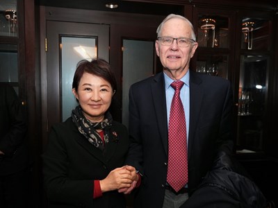 盧市長與「布魯金斯學會」AIT前主席卜睿哲(Richard Bush)合影