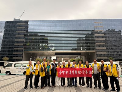 感念社會守護　道學哲理行善團捐贈中市府3輛復康巴士