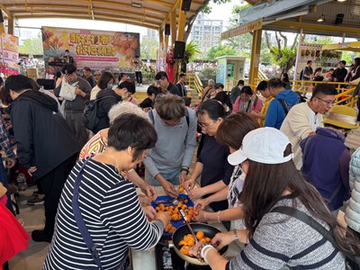 男女老少皆開心攜手參與枇杷果醬DIY活動