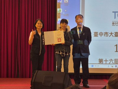 受頒服務年資滿30年醫檢師