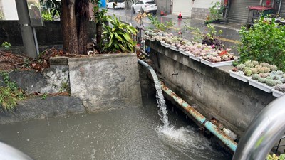 沙鹿區中山路中峰巷抽水馬達啟動排水流入五福圳