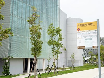 台中市23路公車近來討論度持續升溫，更被網友封為「最有書香味的公車」。