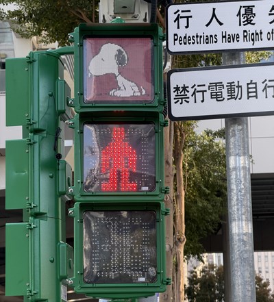 115年市府啟動「交通新主張」企劃，與Snoopy合作打造行人號誌燈，增加行人對號誌變化注