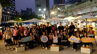 與會貴賓及在場民眾一同合影