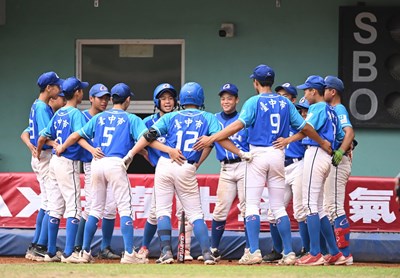 01中山小將賽前凝聚氣勢（圖片由台灣世界少棒聯盟提供）_0