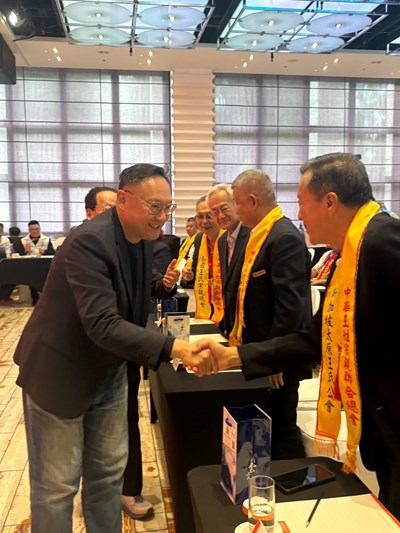 鄭副市長代表盧市長出席致意_0