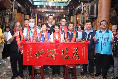 盧市長致贈匾額