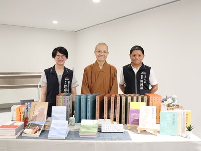 佛光山惠中寺捐贈圖書給臺中市立圖書館_0