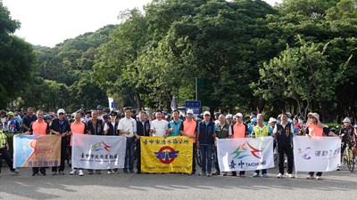 (首圖)2026世界自行車日暨臺中市清水區115年道路踩風親子嘉年華貴賓合影